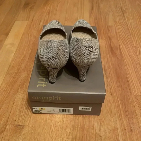 Easy Spirit Heels - Picture 3 of 4